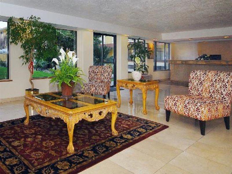Quality Inn & Suites Bakersfield Buitenkant foto
