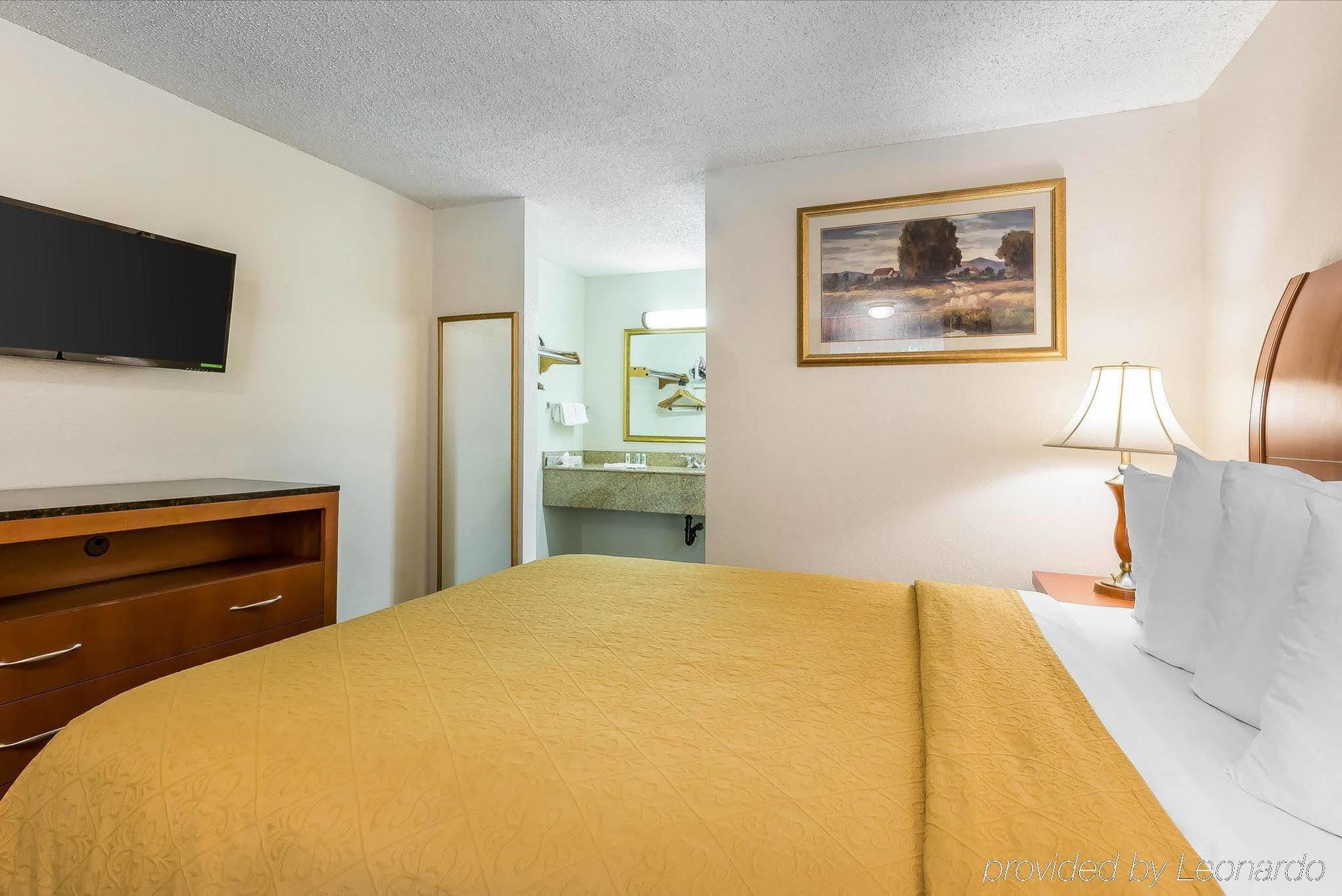Quality Inn & Suites Bakersfield Buitenkant foto