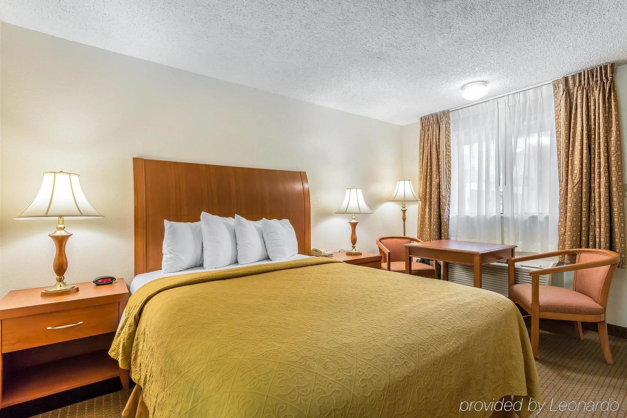 Quality Inn & Suites Bakersfield Buitenkant foto
