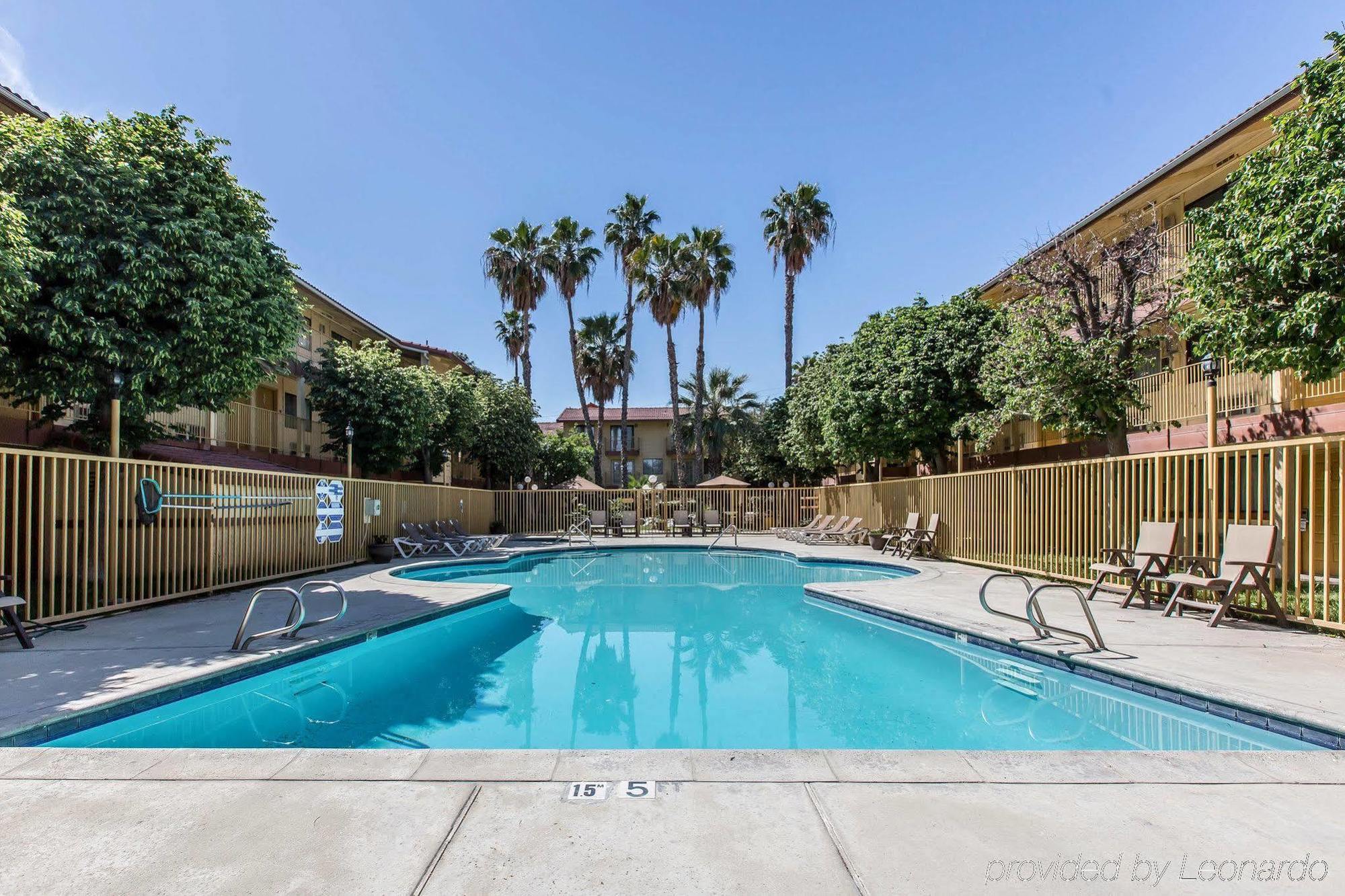 Quality Inn & Suites Bakersfield Buitenkant foto