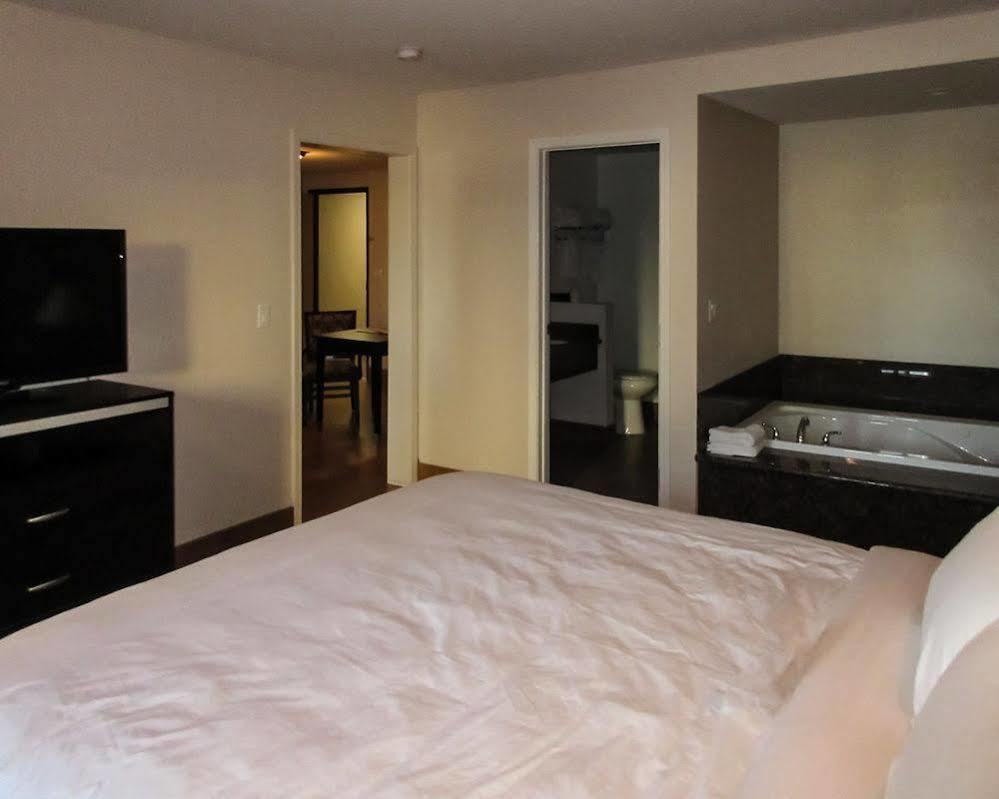 Quality Inn & Suites Bakersfield Buitenkant foto