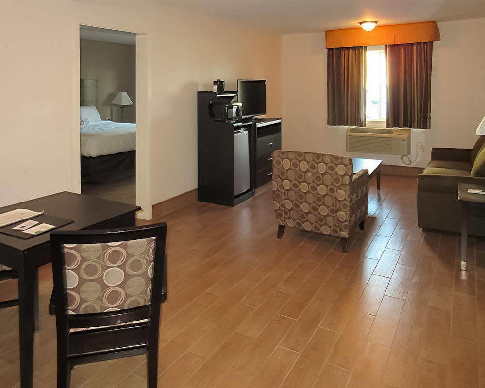 Quality Inn & Suites Bakersfield Buitenkant foto