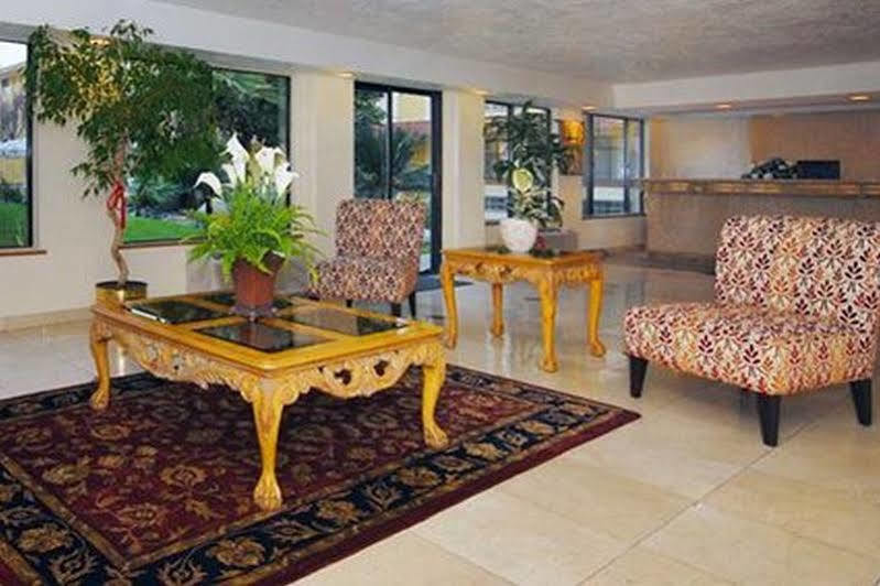 Quality Inn & Suites Bakersfield Buitenkant foto